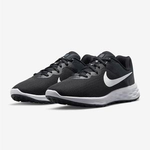 NWOT Nike Revolution 6 Women's Road Running Shoes (Wide) US 7.5 Black White